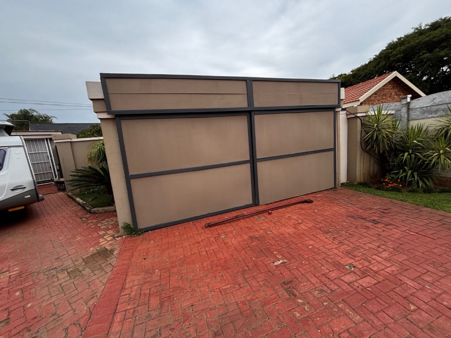 7 Bedroom Property for Sale in Flamwood North West